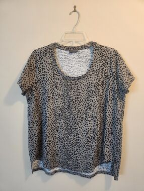 Vince Camuto Gray Leopard Print Scoop Neck Women's Top